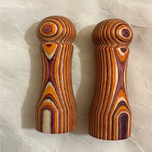 Source Unknown Orange and Purple Serveware Spice Mills